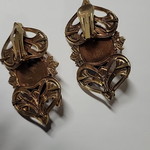 Gold-Tone Vintage Style Earrings with Deep Blue Cabochons - Picture 5 of 6